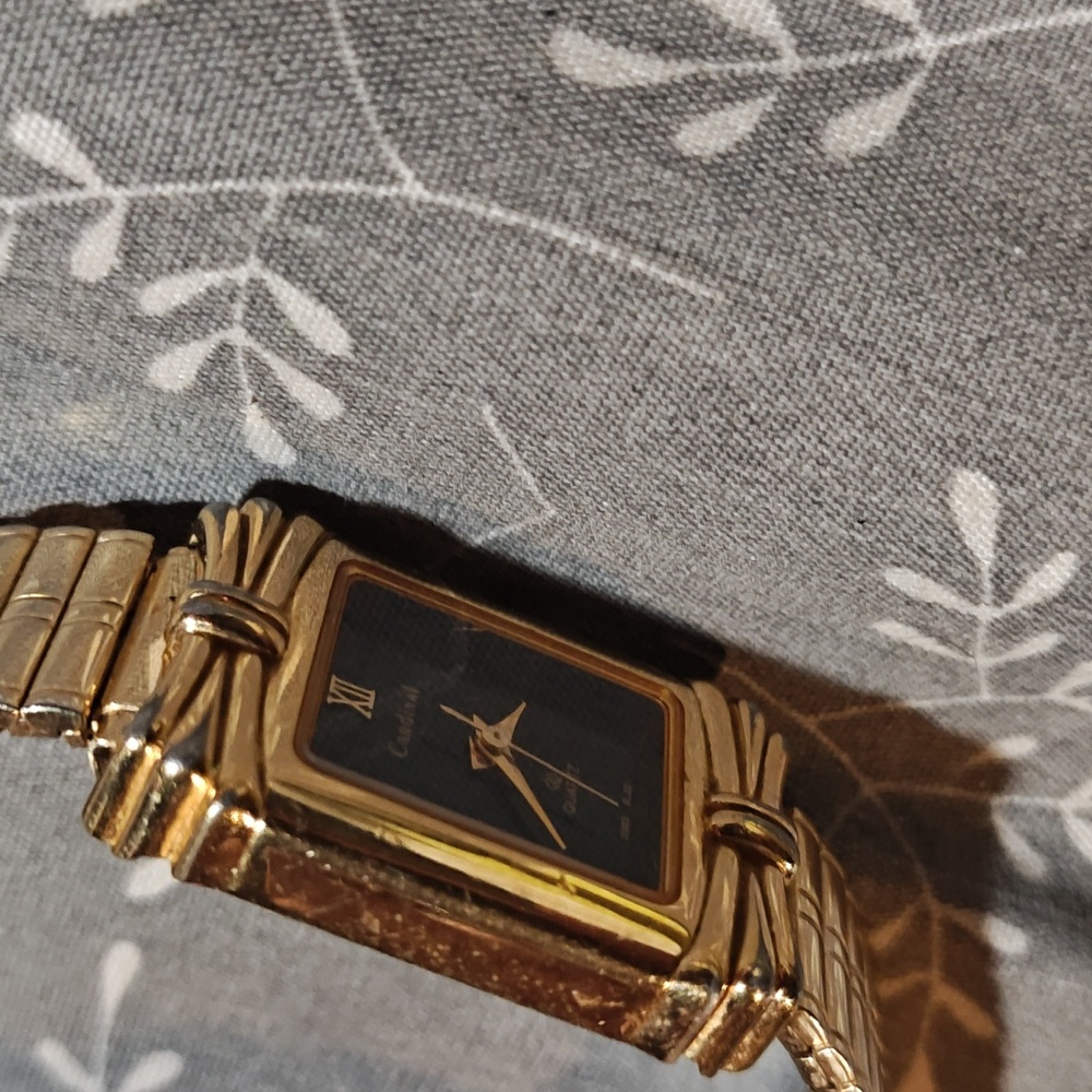 Cardinal Gold Quartz Watch - Picture 4 of 4